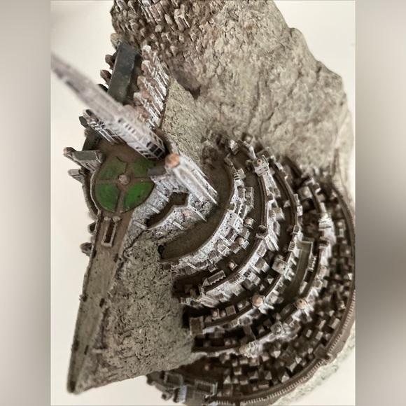 EUC Lord of the Rings Mina’s Tirith catch all sculpture from WETA - Picture 9 of 15